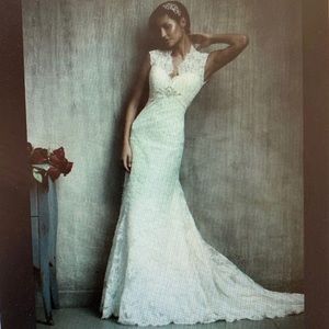 White Slim A- Line style wedding dress!!